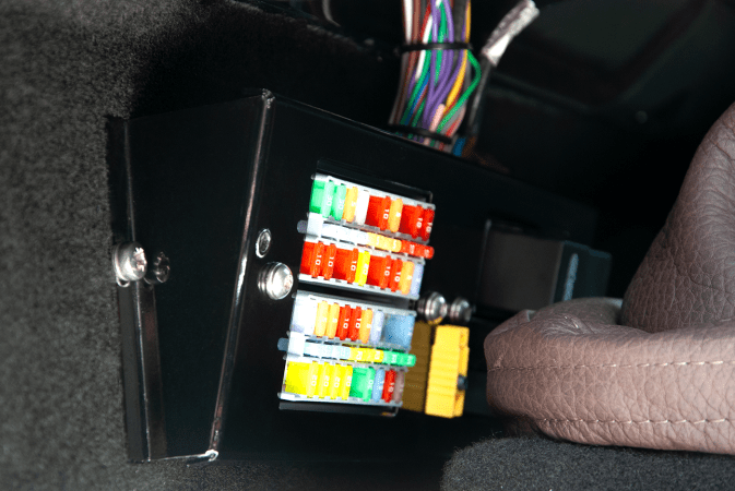 Arkonik Landrover Gear stick electronic braclet (2) EDITED.png